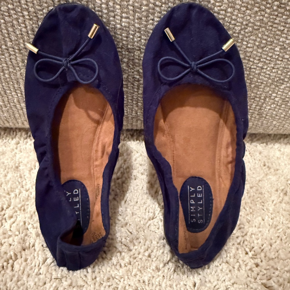 Simply Styled Navy Flats with Bow Detail
